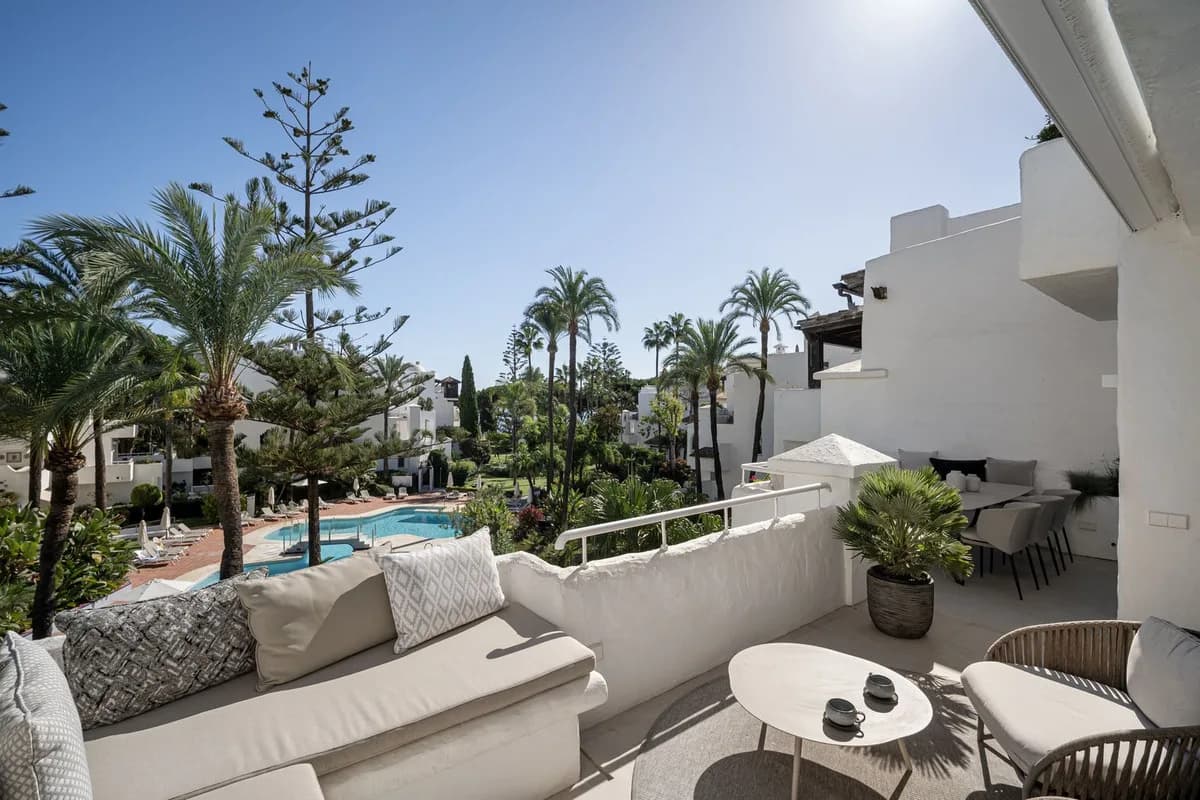 3 Bedroom Penthouse Duplex for Sale in The Golden Mile, Málaga - Image 2