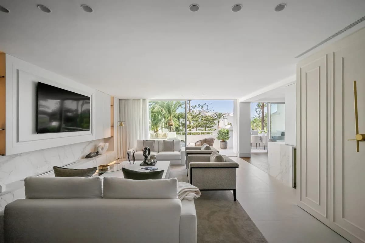 3 Bedroom Penthouse Duplex for Sale in The Golden Mile, Málaga - Image 5