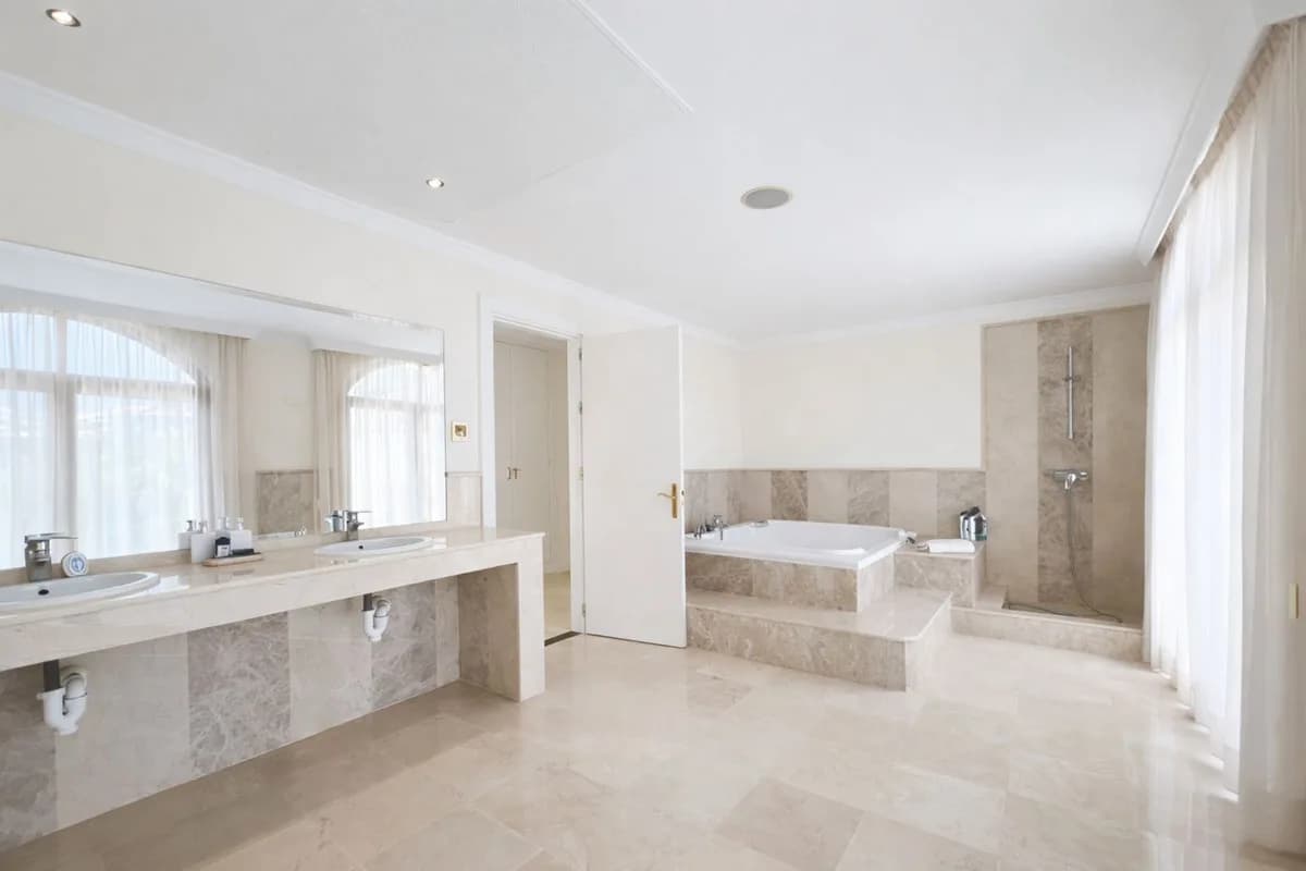 7 Bedroom Detached Villa for Sale in Benahavís, Málaga - Image 6