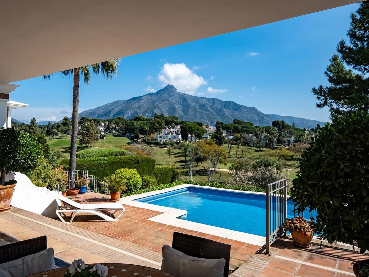 7 Bedroom Detached Villa for Sale in Aloha, Málaga