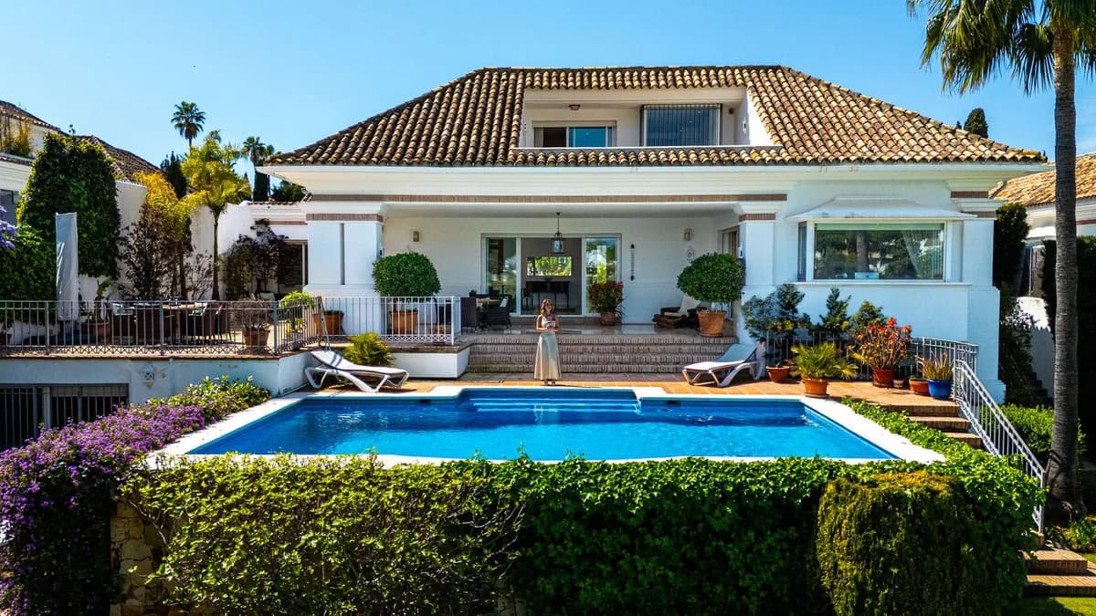 7 Bedroom Detached Villa for Sale in Aloha, Málaga - Image 2