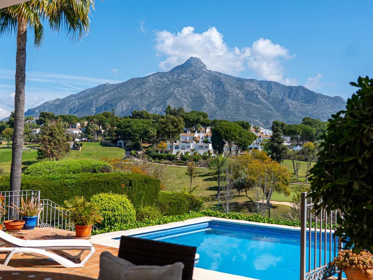 7 Bedroom Detached Villa for Sale in Aloha, Málaga - Image 3