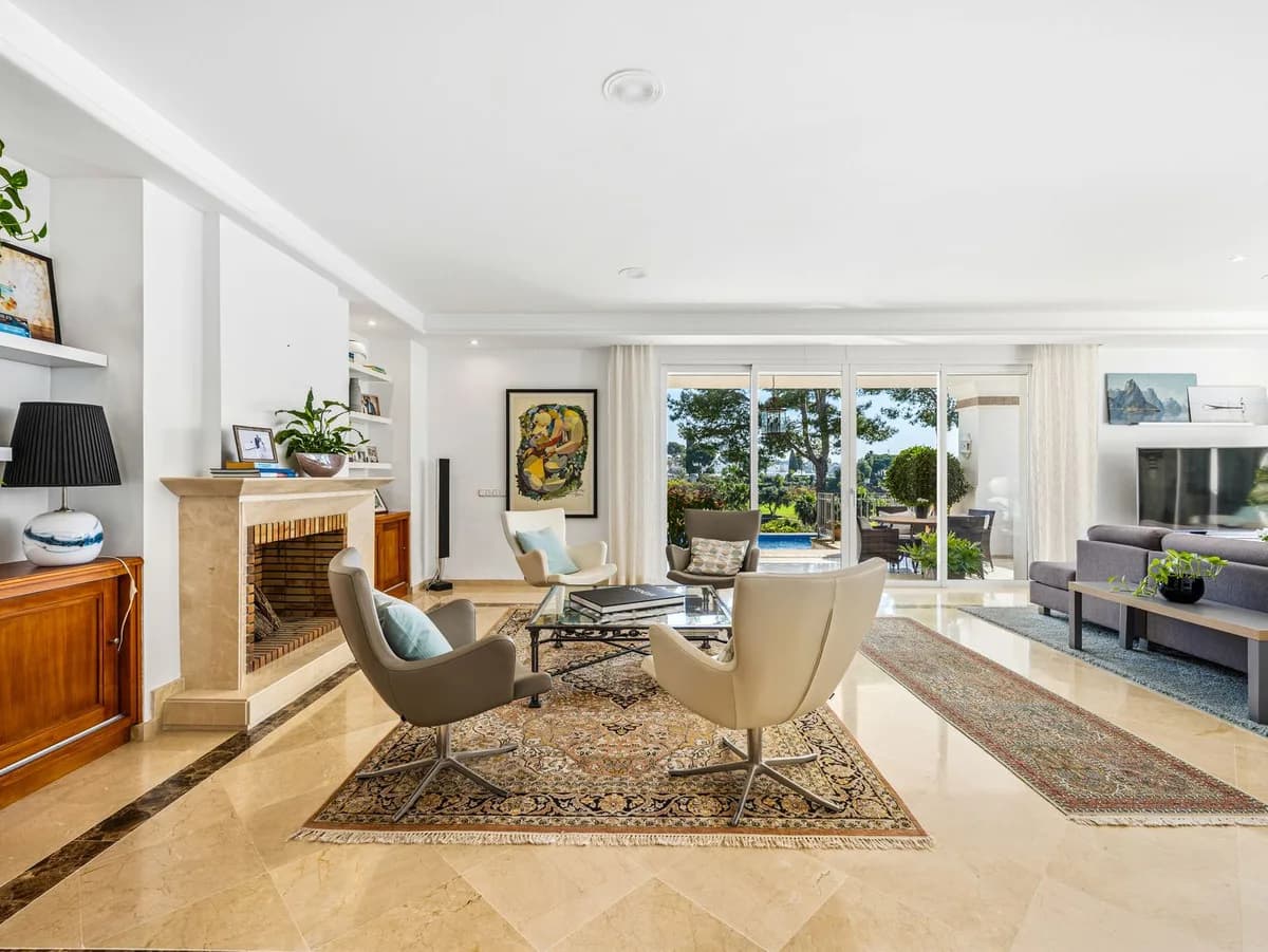 7 Bedroom Detached Villa for Sale in Aloha, Málaga - Image 4