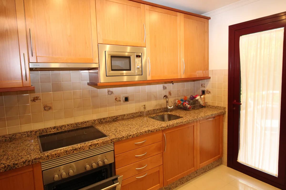 3 Bedroom Semi-Detached House for Sale in The Golden Mile, Málaga - Image 4