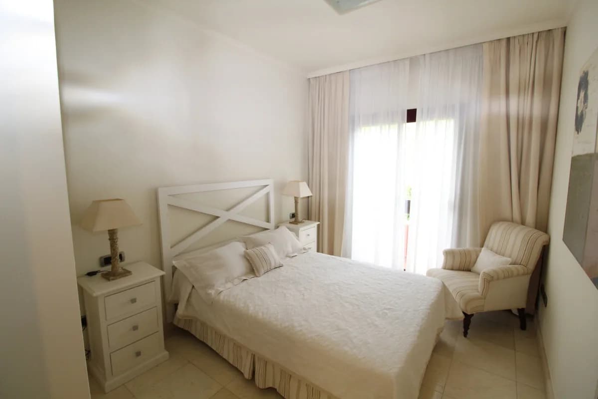 3 Bedroom Semi-Detached House for Sale in The Golden Mile, Málaga - Image 6