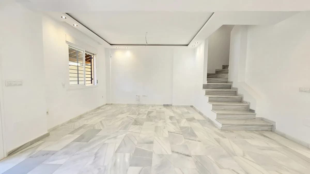 4 Bedroom Townhouse for Sale in Calahonda, Málaga - Image 6