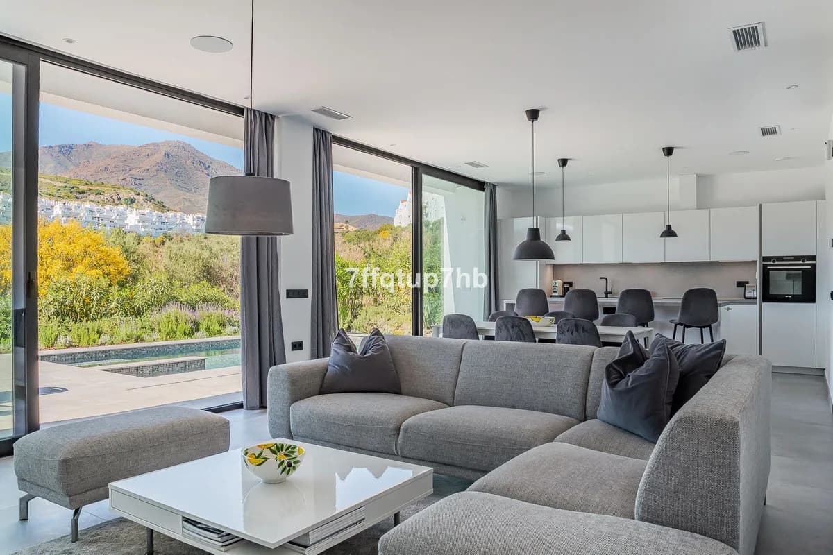 3 Bedroom Detached Villa for Sale in Estepona, Málaga - Image 9