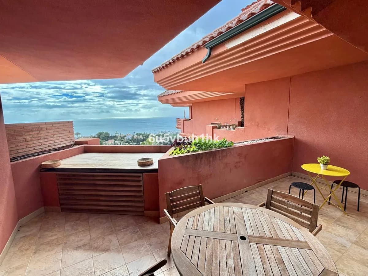 3 Bedroom Penthouse for Sale in Benalmadena, Málaga - Image 2