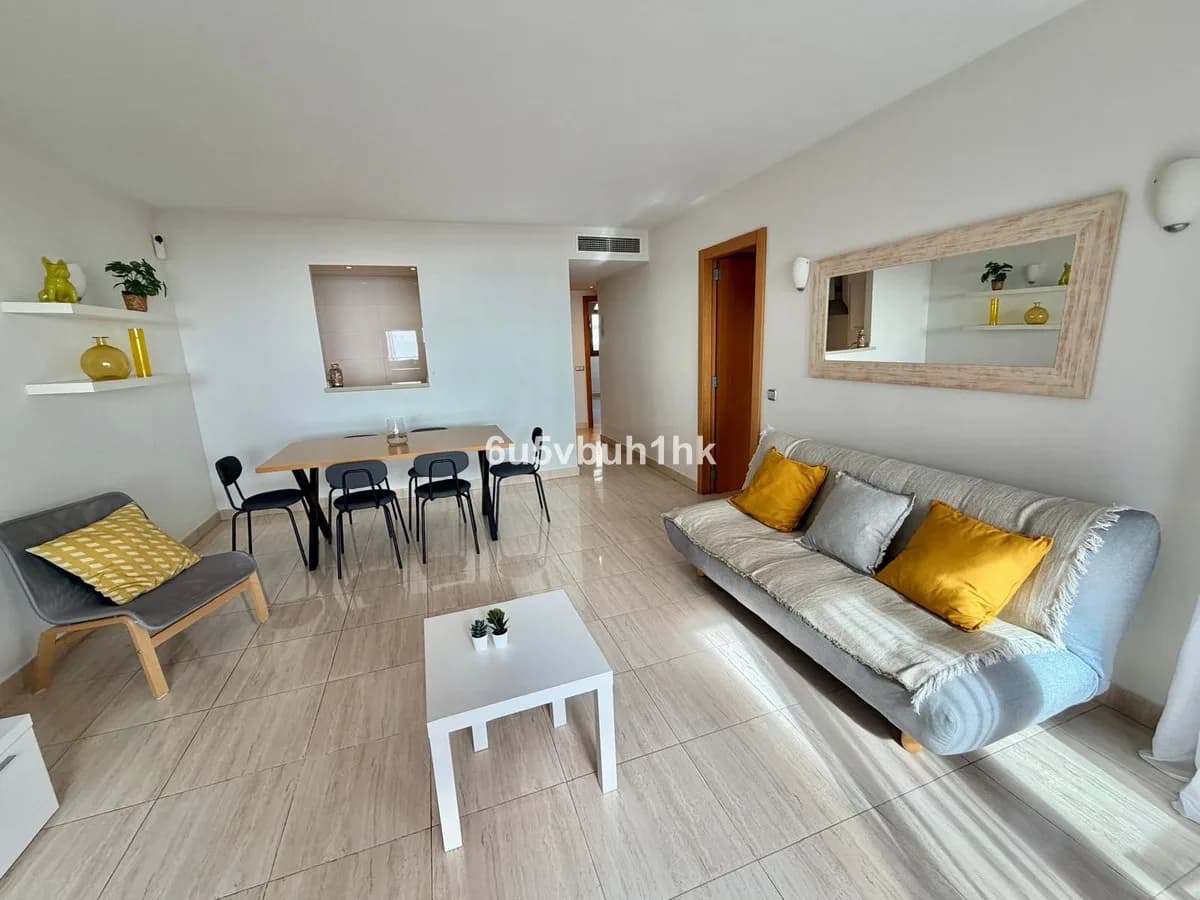 3 Bedroom Penthouse for Sale in Benalmadena, Málaga - Image 4