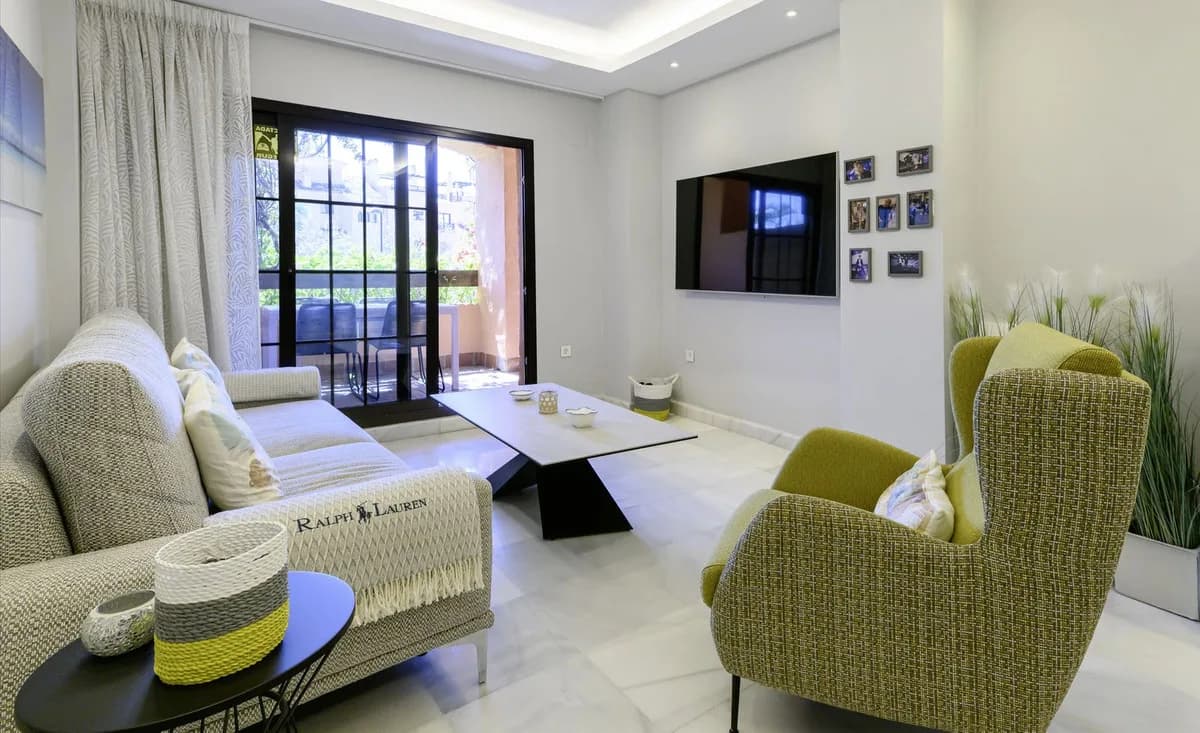 3 Bedroom Ground Floor Apartment for Sale in Estepona, Málaga - Image 2