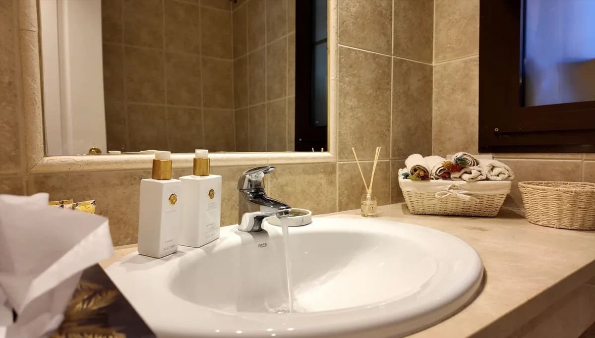 3 Bedroom Ground Floor Apartment for Sale in Estepona, Málaga - Image 5