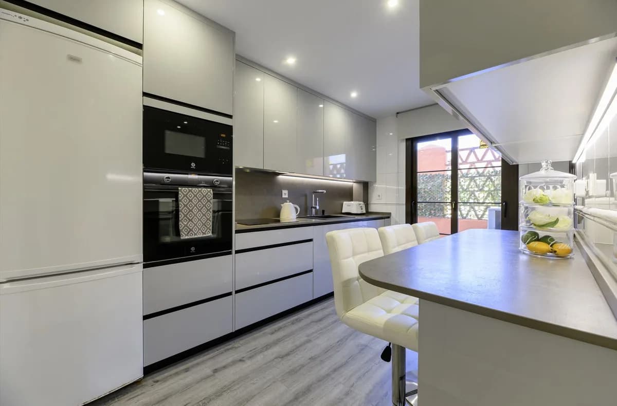 3 Bedroom Ground Floor Apartment for Sale in Estepona, Málaga - Image 6
