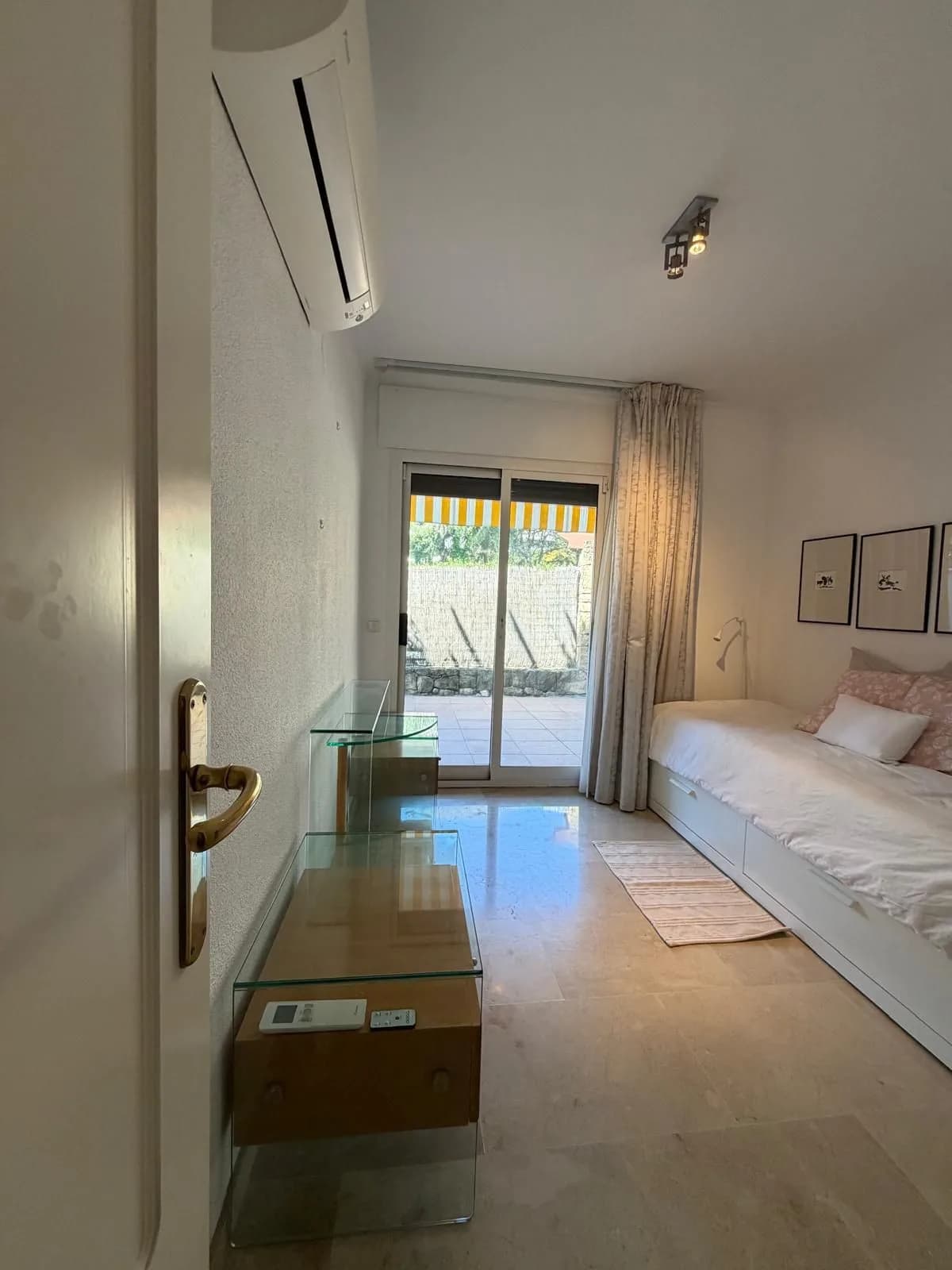 2 Bedroom Ground Floor Apartment for Sale in The Golden Mile, Málaga - Image 4