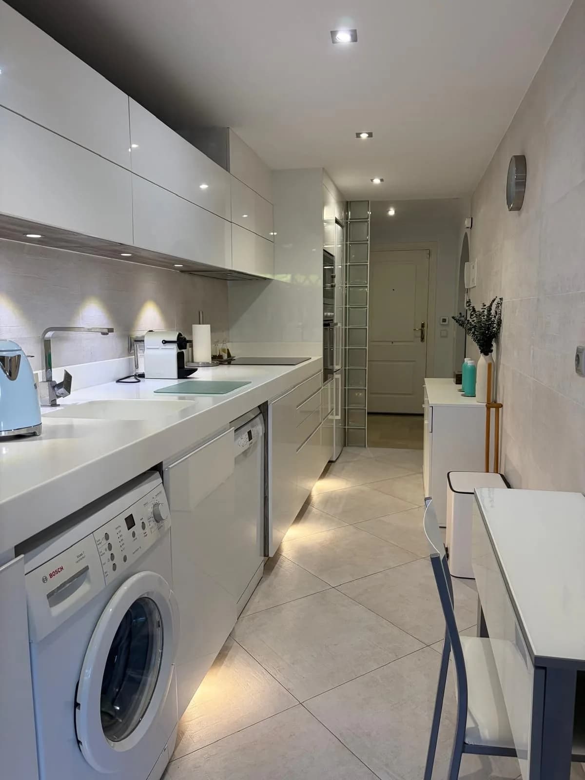 2 Bedroom Ground Floor Apartment for Sale in The Golden Mile, Málaga - Image 7