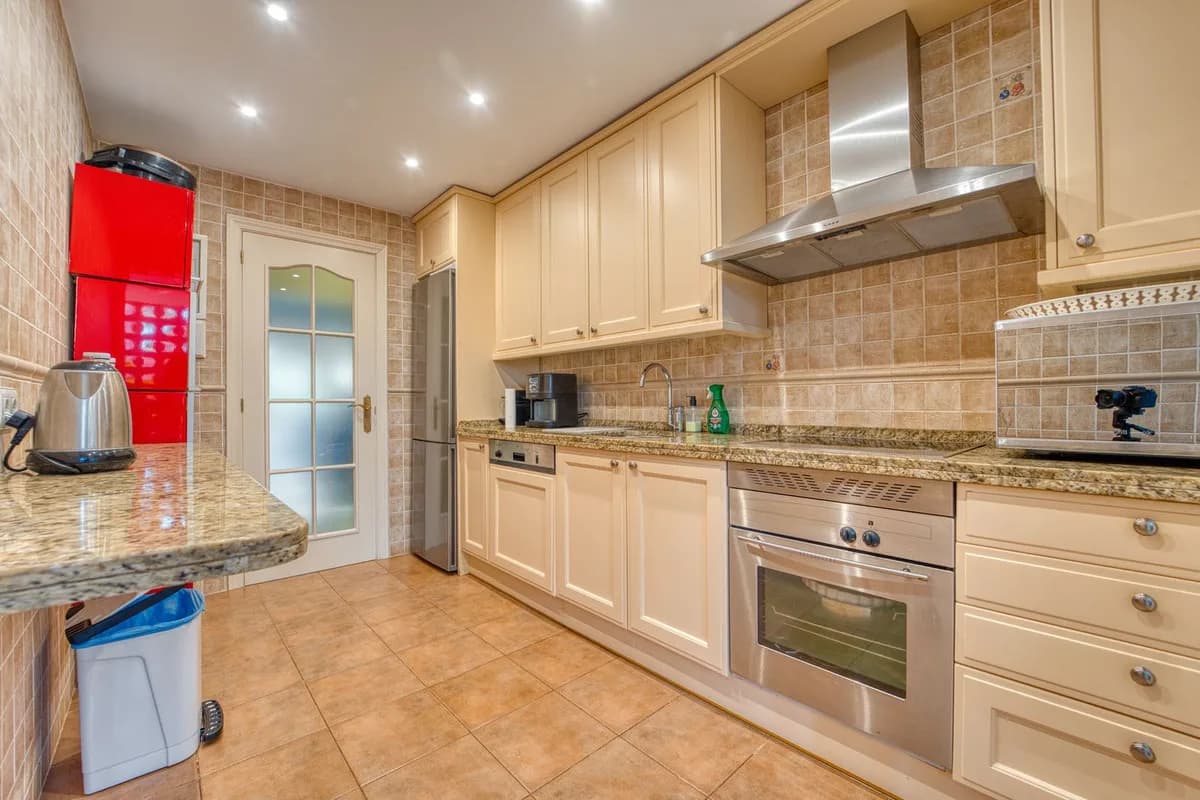2 Bedroom Ground Floor Apartment for Sale in Marbella, Málaga - Image 5