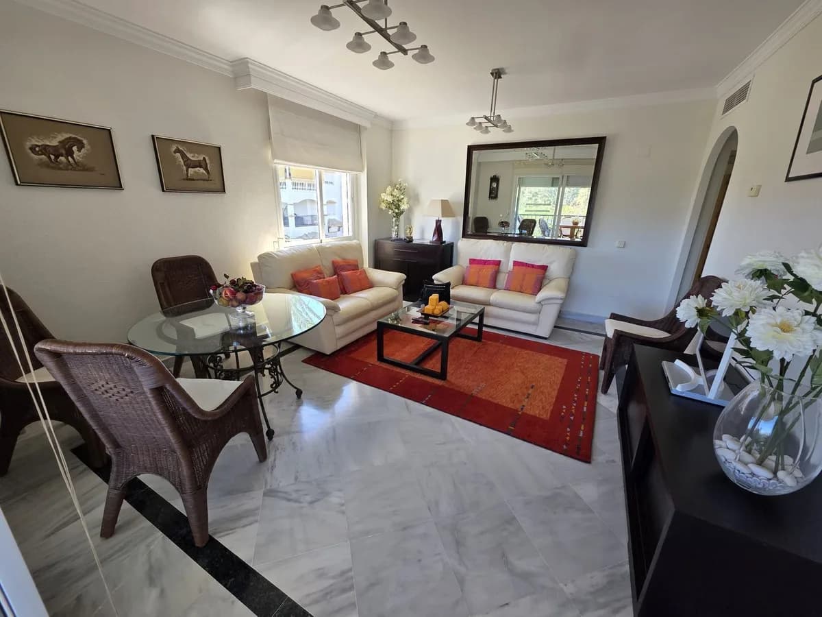 3 Bedroom Middle Floor Apartment for Sale in Nueva Andalucía, Málaga - Image 4