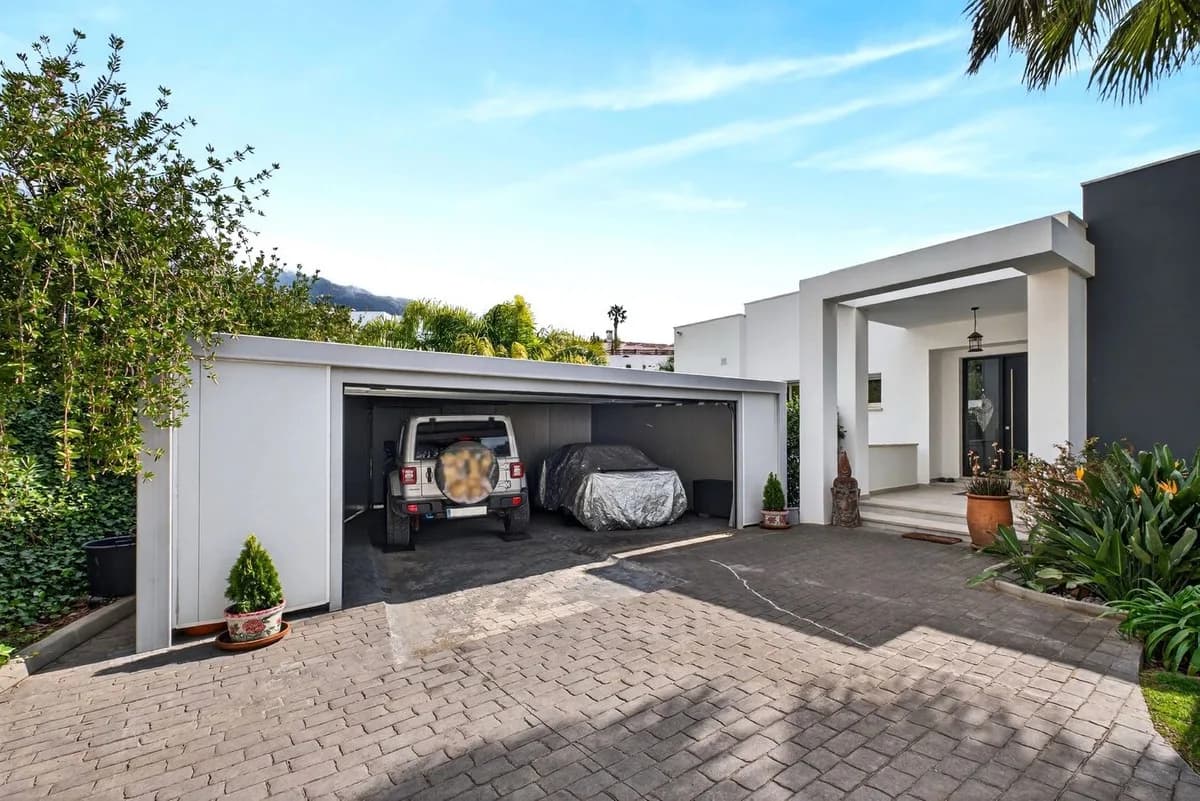 5 Bedroom Detached Villa for Sale in Valtocado, Málaga - Image 4