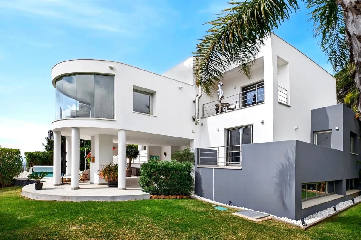 5 Bedroom Detached Villa for Sale in Valtocado, Málaga - Image 5