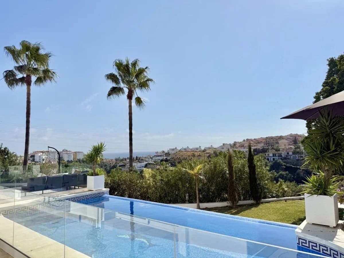 3 Bedroom Detached Villa for Sale in Riviera del Sol, Málaga