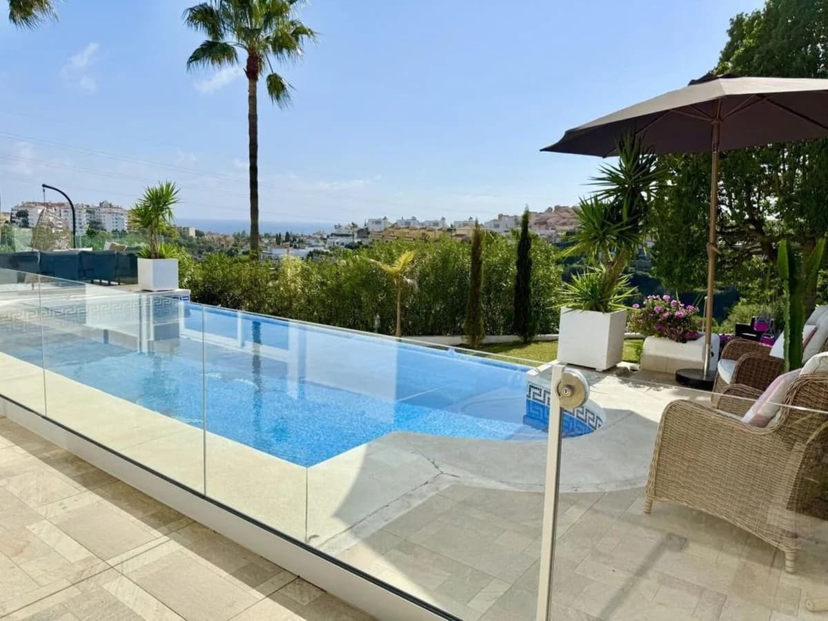3 Bedroom Detached Villa for Sale in Riviera del Sol, Málaga - Image 3
