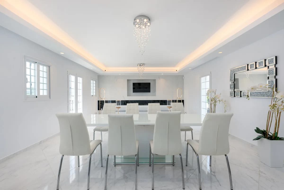 3 Bedroom Townhouse for Sale in Nueva Andalucía, Málaga - Image 5