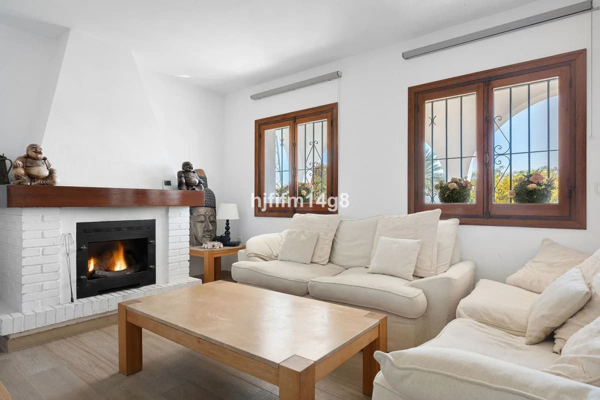 4 Bedroom Detached Villa for Sale in La Campana, Málaga - Image 7