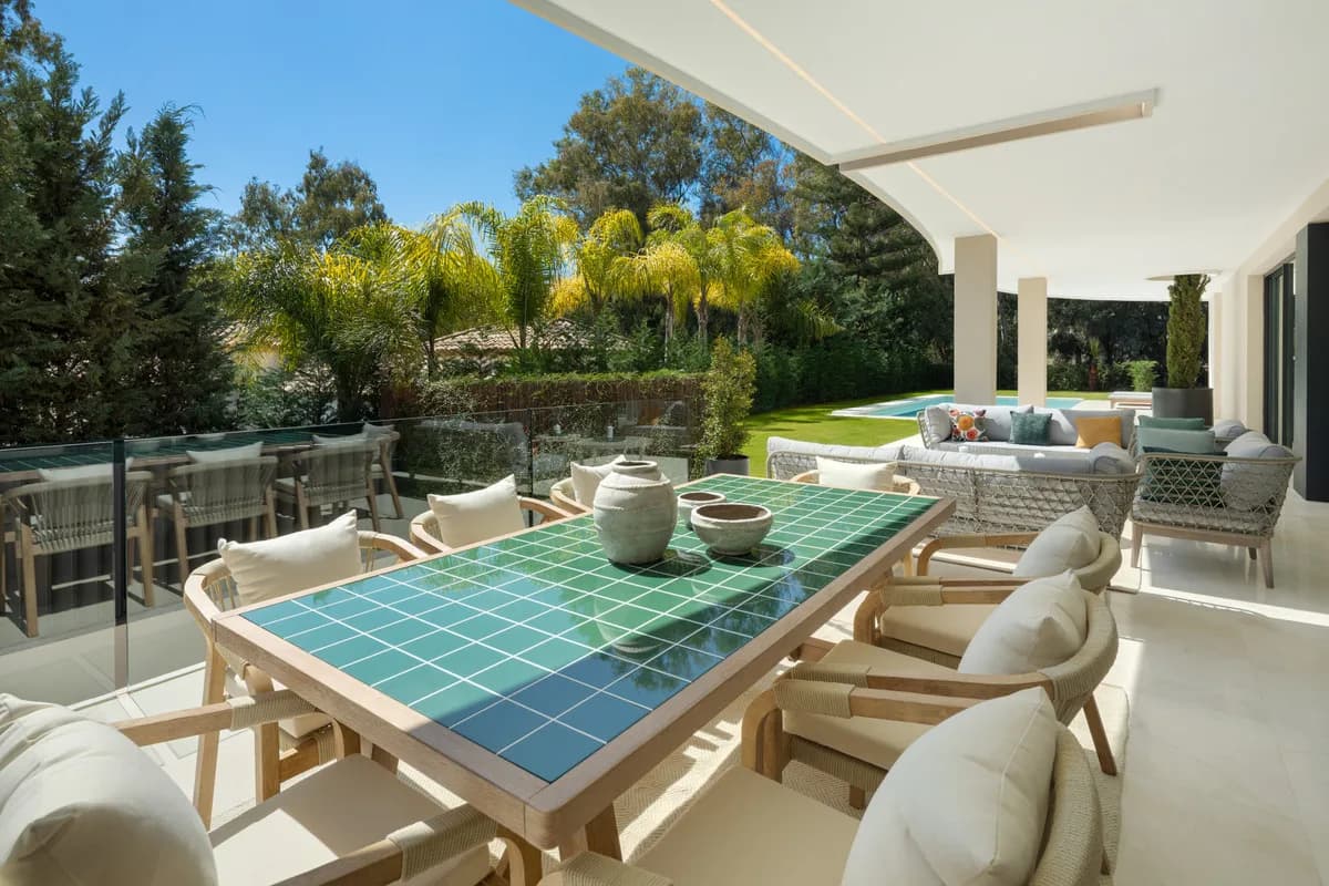 5 Bedroom Detached Villa for Sale in Nueva Andalucía, Málaga - Image 4