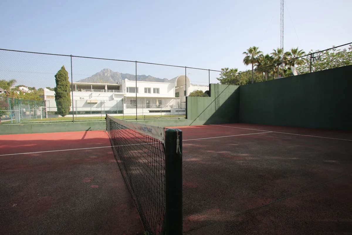5 Bedroom Townhouse for Sale in The Golden Mile, Málaga - Image 7
