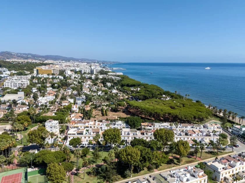 5 Bedroom Townhouse for Sale in The Golden Mile, Málaga - Image 8