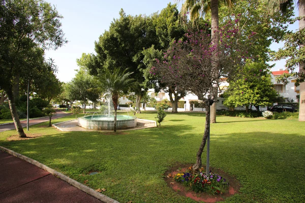 5 Bedroom Townhouse for Sale in The Golden Mile, Málaga - Image 9