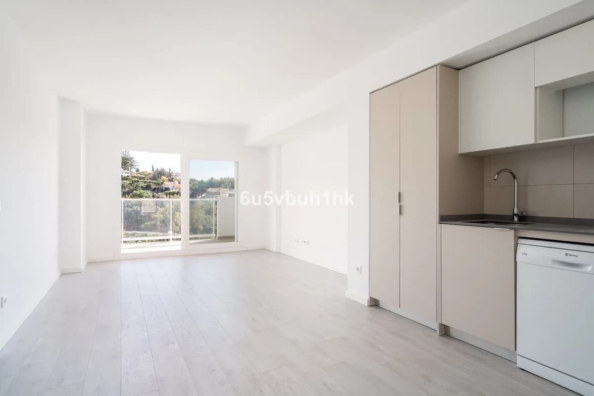 3 Bedroom Ground Floor Apartment for Sale in Fuengirola, Málaga - Image 4