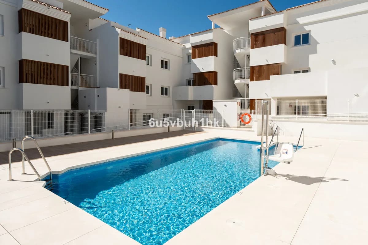 3 Bedroom Ground Floor Apartment for Sale in Fuengirola, Málaga - Image 6