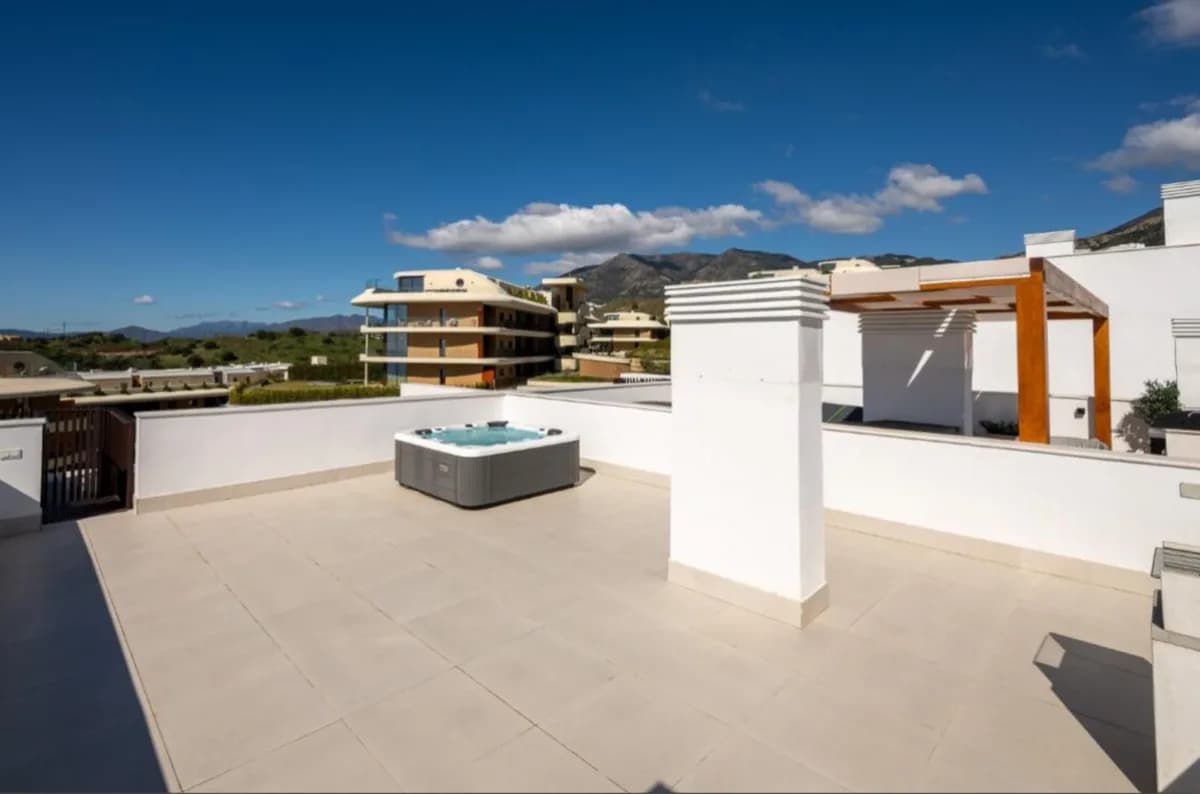 2 Bedroom Penthouse for Sale in Fuengirola, Málaga - Image 5