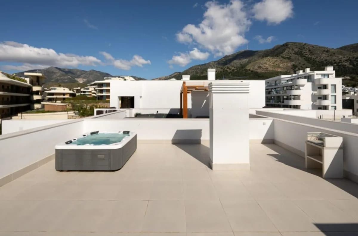2 Bedroom Penthouse for Sale in Fuengirola, Málaga - Image 6