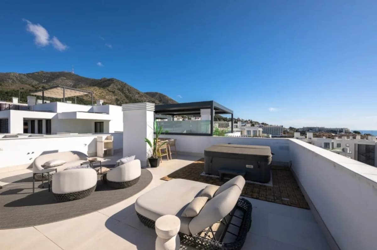 2 Bedroom Penthouse for Sale in Fuengirola, Málaga - Image 7