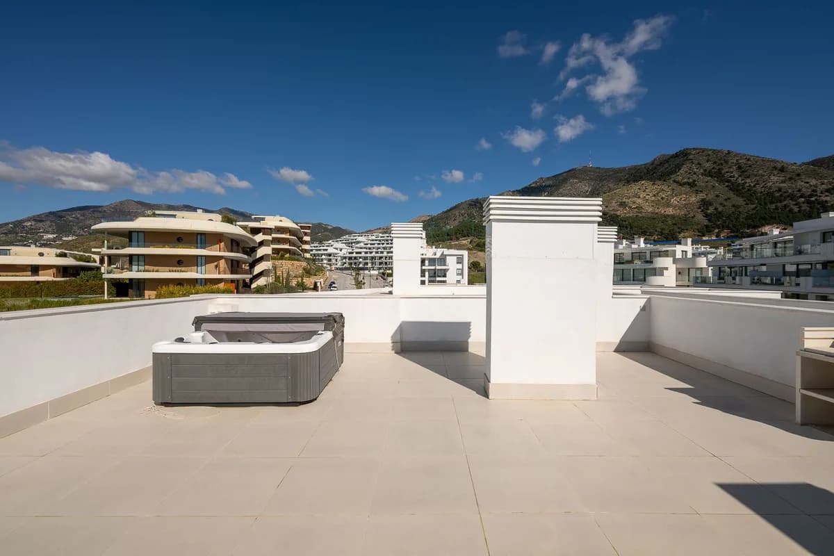2 Bedroom Penthouse for Sale in Fuengirola, Málaga - Image 4