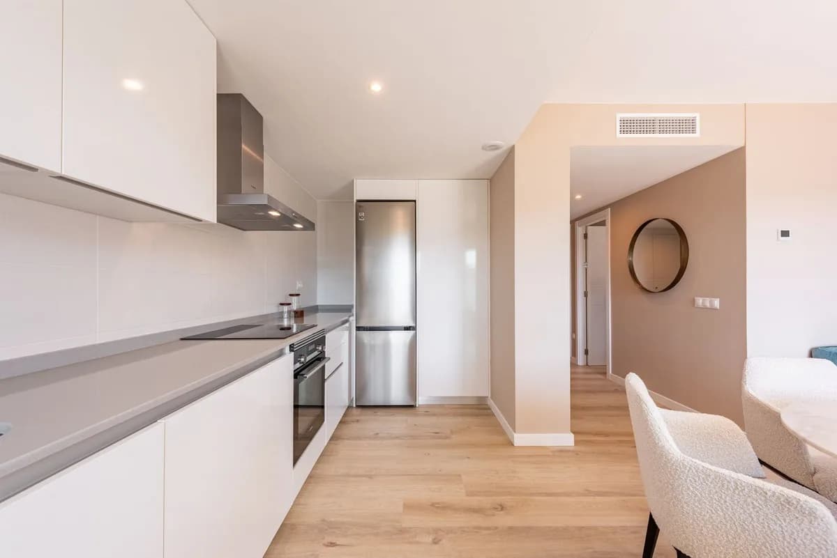 3 Bedroom Middle Floor Apartment for Sale in Nueva Andalucía, Málaga - Image 8