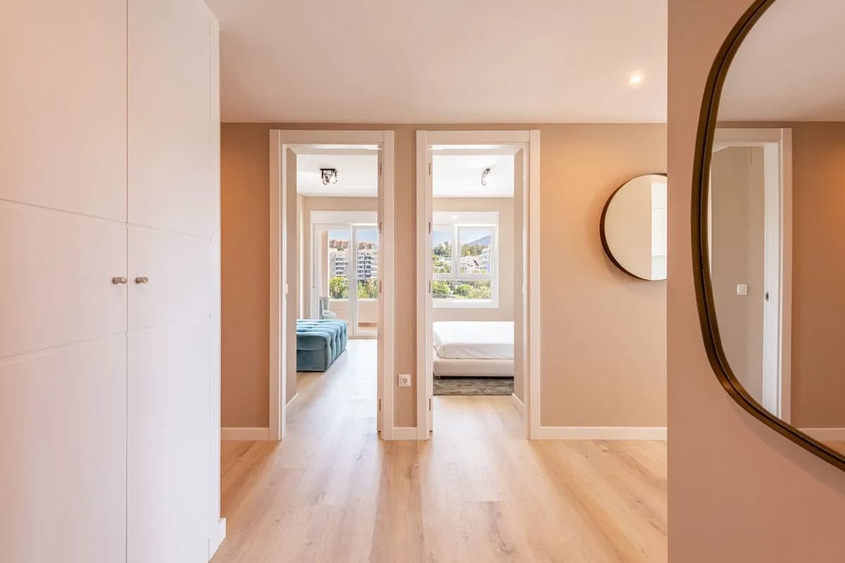 3 Bedroom Middle Floor Apartment for Sale in Nueva Andalucía, Málaga - Image 9