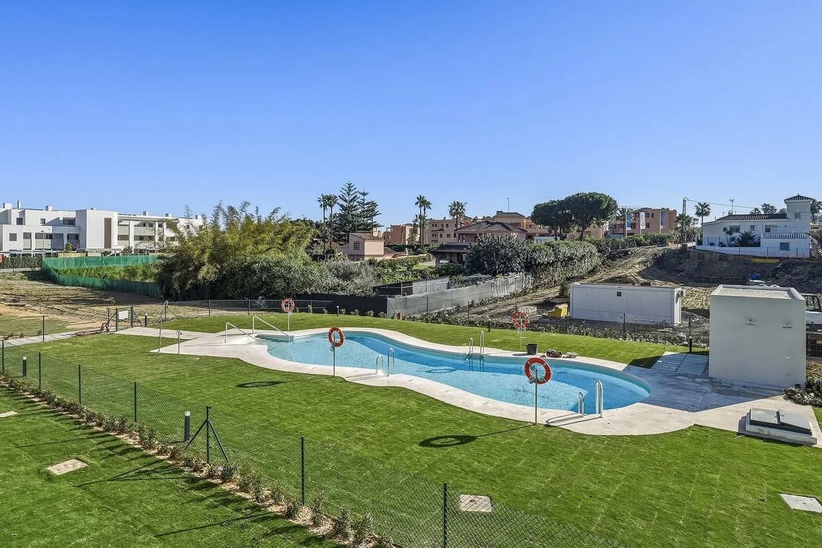 3 Bedroom Middle Floor Apartment for Sale in Casares Playa, Málaga - Image 5