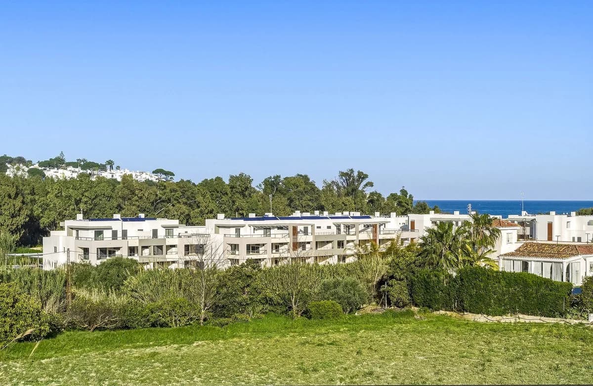 3 Bedroom Middle Floor Apartment for Sale in Casares Playa, Málaga - Image 6