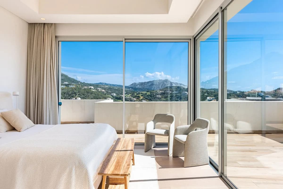 4 Bedroom Penthouse Duplex for Sale in Benahavís, Málaga - Image 9