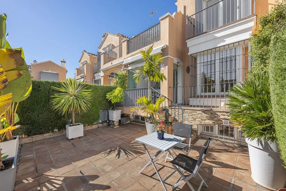 3 Bedroom Townhouse for Sale in Marbella, Málaga - Image 2