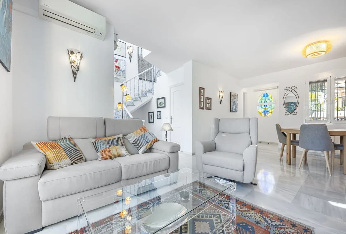 3 Bedroom Townhouse for Sale in Marbella, Málaga - Image 9
