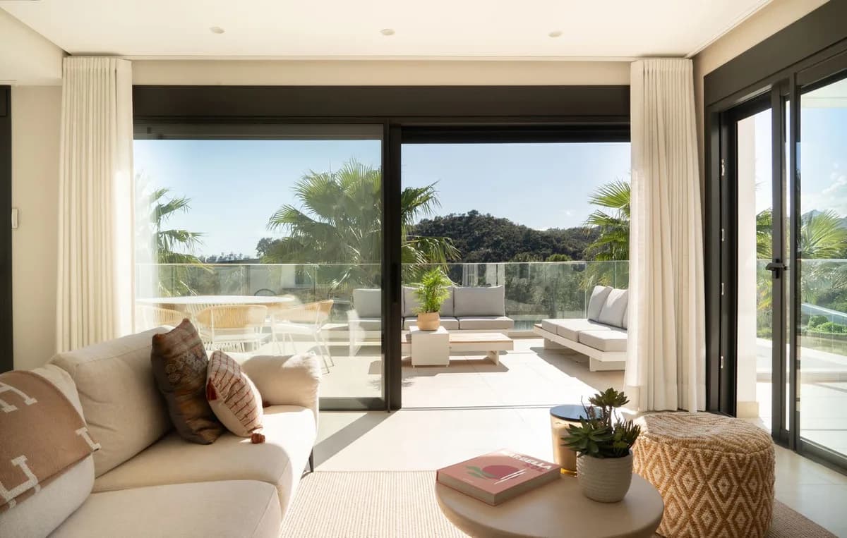 3 Bedroom Penthouse Duplex for Sale in Selwo, Málaga - Image 5
