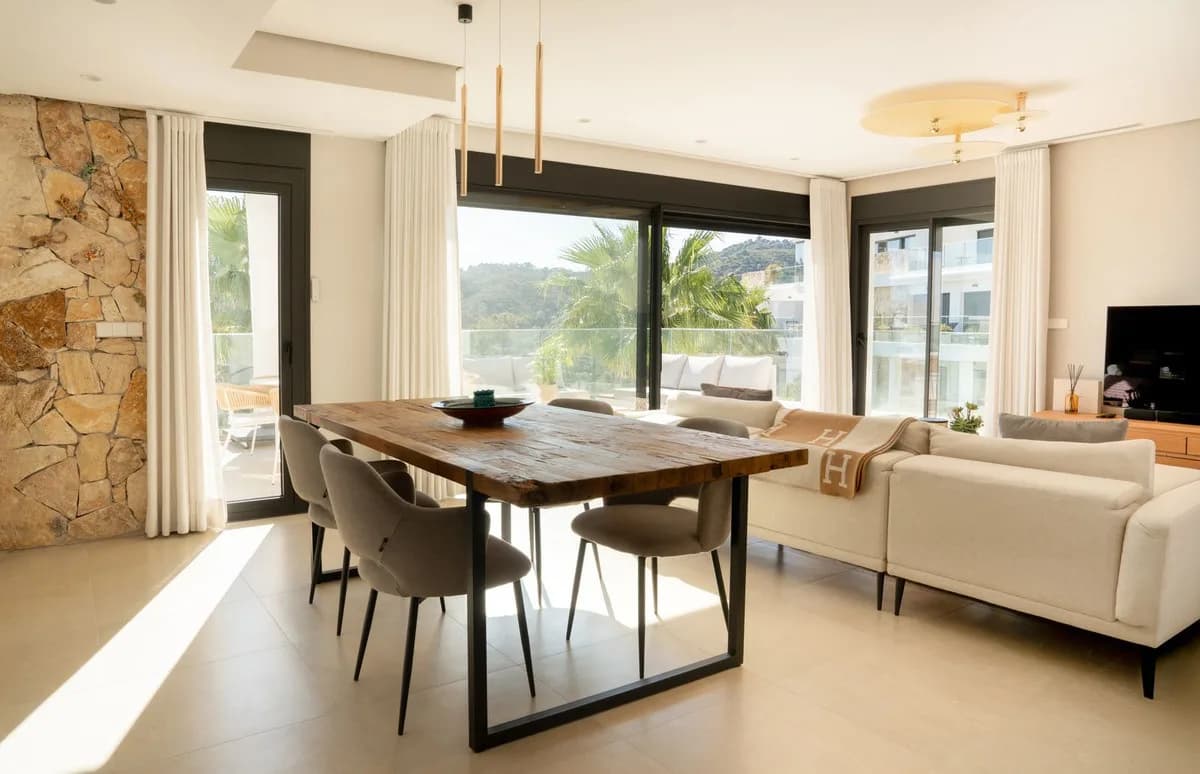 3 Bedroom Penthouse Duplex for Sale in Selwo, Málaga - Image 7