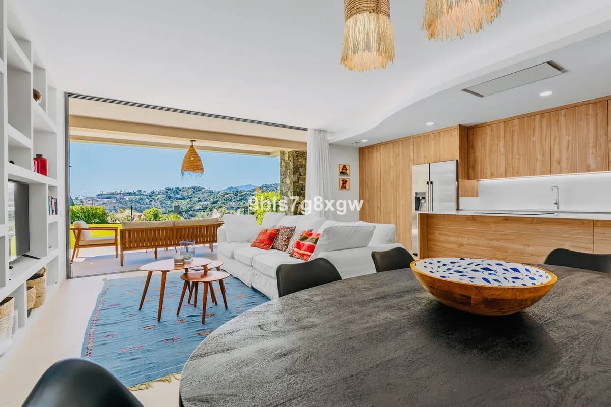 3 Bedroom Ground Floor Apartment for Sale in La Quinta, Málaga - Image 3