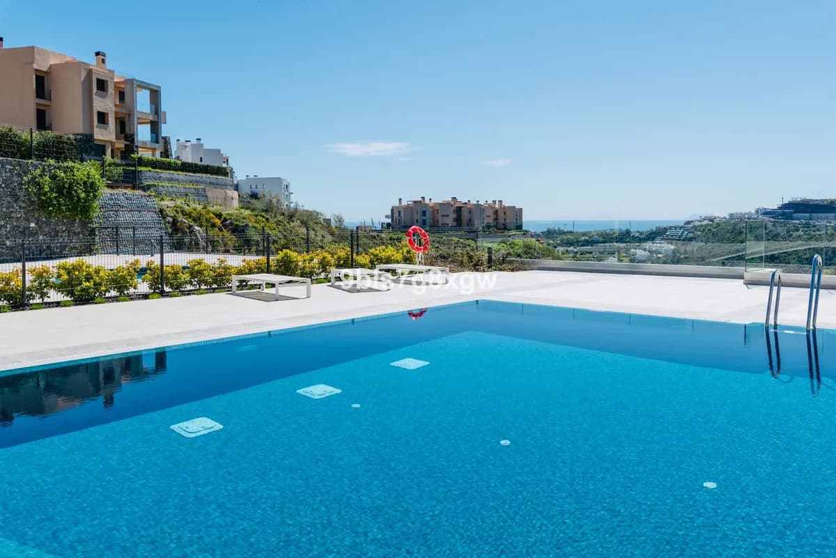 3 Bedroom Ground Floor Apartment for Sale in La Quinta, Málaga - Image 9