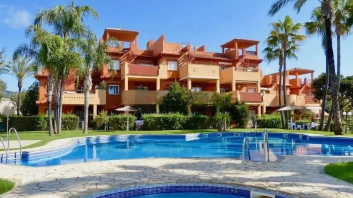 2 Bedroom Ground Floor Apartment for Sale in Marbella, Málaga - Image 2