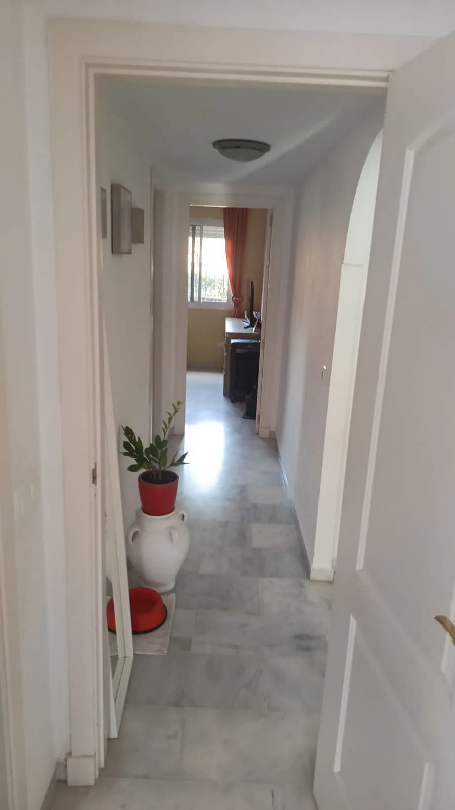 2 Bedroom Ground Floor Apartment for Sale in Marbella, Málaga - Image 6