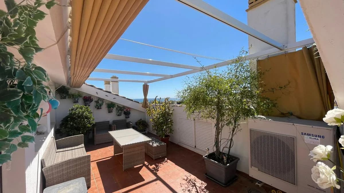 4 Bedroom Penthouse Duplex for Sale in Marbella, Málaga - Image 2